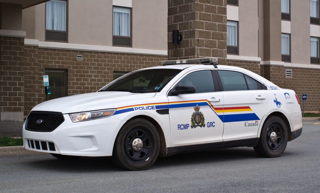 Photo of a RCMP cruiser parked outside a building